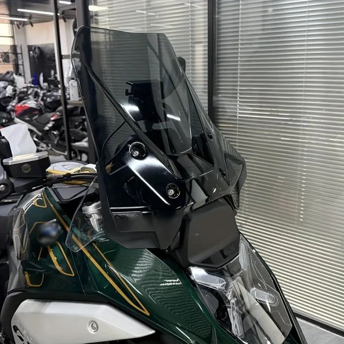 R 1300 GS Raised Windshield Height on Green GS